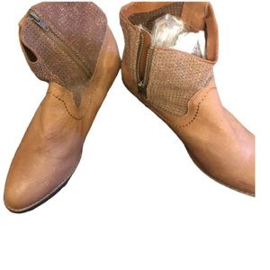 Steve Madden size 9.5 Tan Leather Heeled Ankle Booties NWT